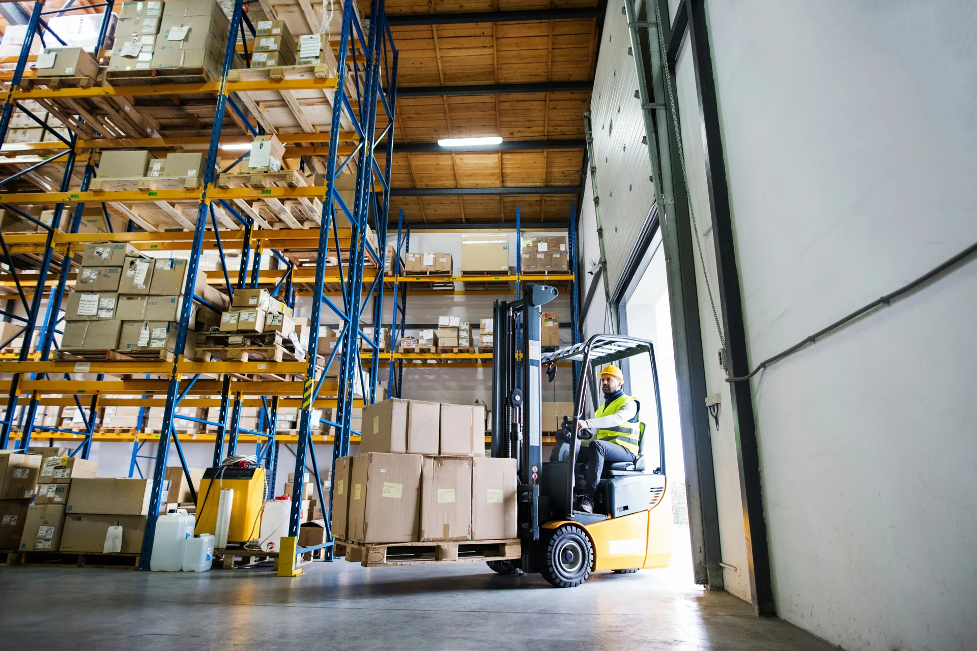 forklift on a finished industrial warehouse floor in a Las Vegas facility